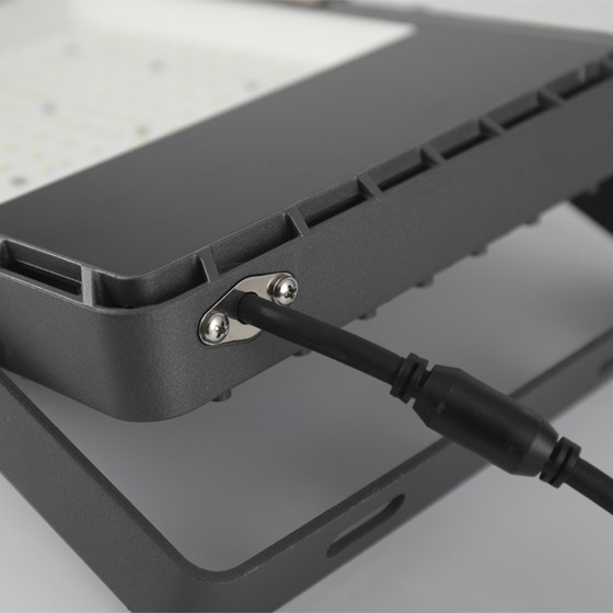 30W PROYECTOR LED SMD NEGRO 130LM/W 5700K  5 AÑOS GARANTIA